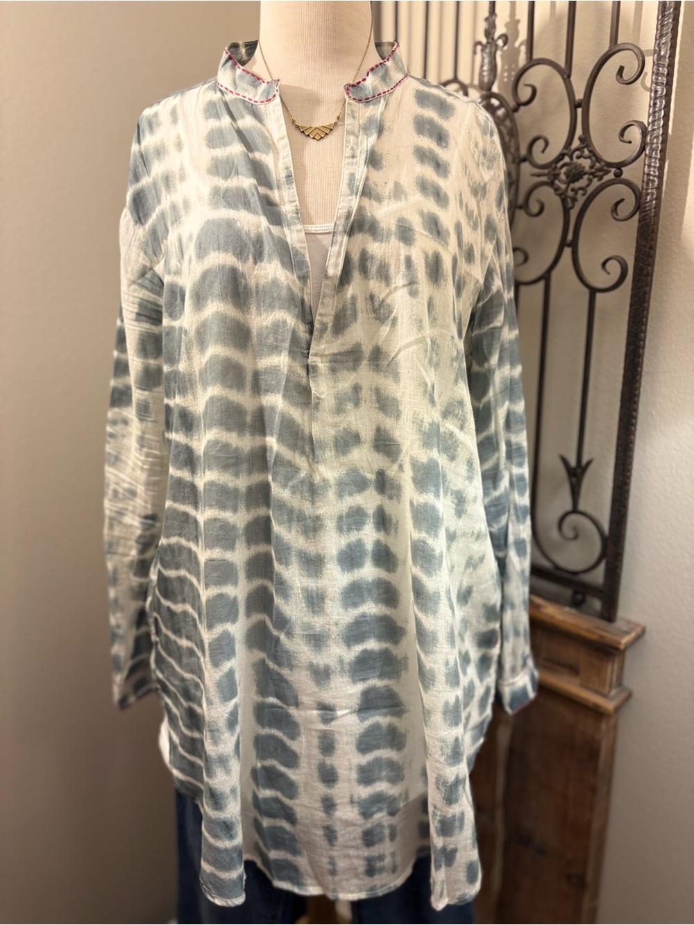 Dolma Women's Grey Tie-Dye Tunic Top with Pockets - Size Large